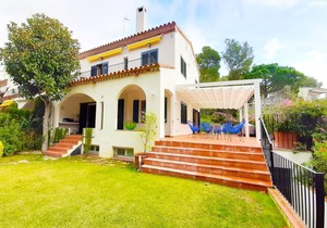 *LLAFRANC VILLA* 4 Bedrooms | Communal Pool | Free WIFI | BBQ