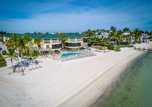 PC PalmCourt @ Coco Plum Beach in Marathon