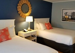 Perfect Getaway! 2 Spacious Units, Pool, Tennis, Parking, Near Beach