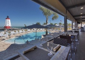 Three Comfy Units for Business Travel, Pool and Near Beaches