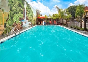 Travelodge by Wyndham Burbank-Glendale