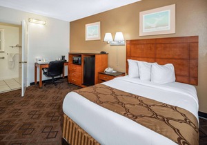 Travelodge by Wyndham Burbank-Glendale