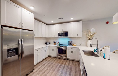 Rolling Mill Hill Condo | 113 m² Condo ∙ 3 bedrooms ∙ 12 guests