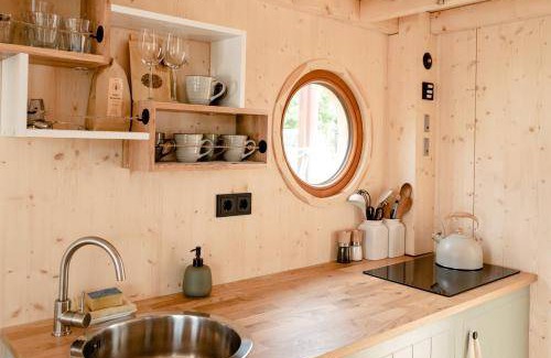 Neuland Boat Rental | 23 m² Houseboat ∙ 1 bedroom ∙ 4 guests
