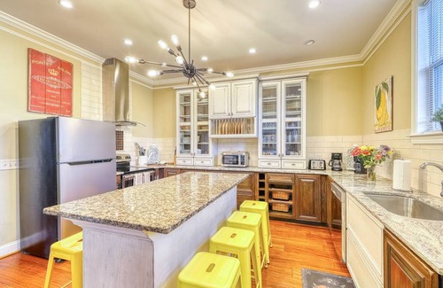 Old West Broad Neighborhood House | 360 m² House ∙ 7 bedrooms ∙ 14 guests