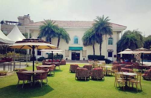 Sushant Lok Resort | 48 m² Resort ∙ 127 guests