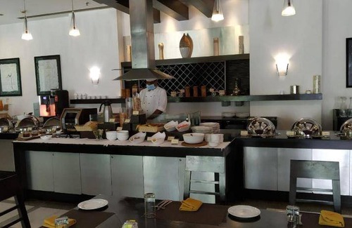 Sushant Lok Resort | 48 m² Resort ∙ 127 guests