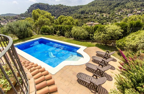 Torrelles de Llobregat Villa | 535 m² Villa ∙ 6 bedrooms ∙ 12 guests