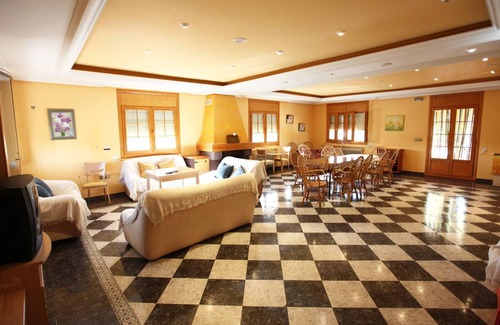 Baza House | 625 m² House ∙ 7 bedrooms ∙ 6 guests