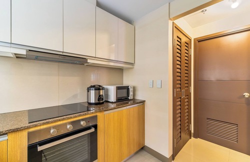 Tambo Apartment | Bayshore Luxe Music Vibes | 50% Off +Pool+ Gym