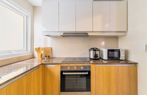 Tambo Apartment | Bayshore Luxe Music Vibes | 50% Off +Pool+ Gym
