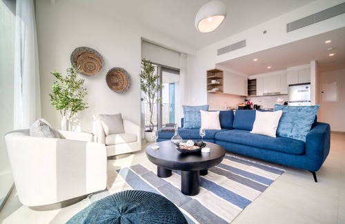 Za'abeel 2 Apartment | Classy Downtown 2BR w/City View Balcony
