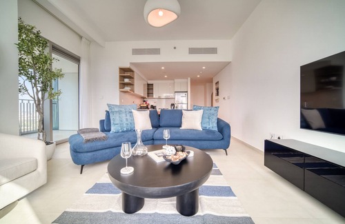 Za'abeel 2 Apartment | Classy Downtown 2BR w/City View Balcony