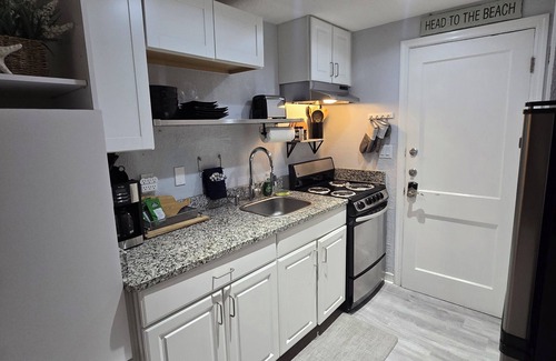 Clearwater Beach Apartment | Cozy Clearwater Beach Studio-Steps to Sand- Free Parking