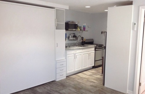 Clearwater Beach Apartment | Cozy Clearwater Beach Studio-Steps to Sand- Free Parking