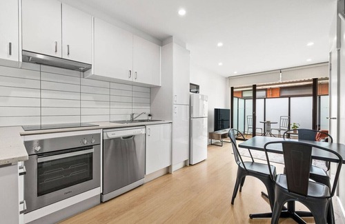 St. Kilda East Apartment | Domi Rentals - The Carlisle Apartments