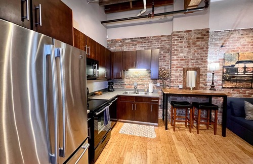 Downtown Nashville Condo | Enjoy extra savings | no rental car needed! Walk to Broadway! The Waylon Loft by Music City Loft