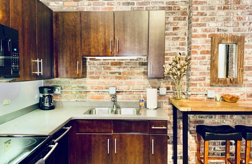 Downtown Nashville Condo | Enjoy extra savings | no rental car needed! Walk to Broadway! The Waylon Loft by Music City Loft