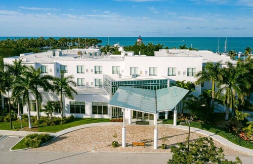 Marathon House | Friends and family escape! Four Lovely units, Pool, Near Keys Fisheries Market