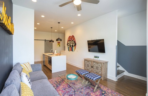 Nashville House | Hangout Suite 🎧❤️ on the Roof w/Skyline Views 🌇- ECH3