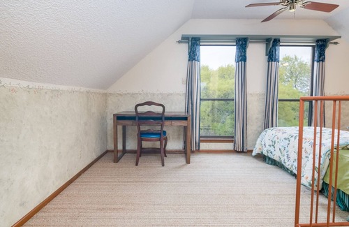 Wetmore House | Home Away from Home(Sleeps 6) No city Tax