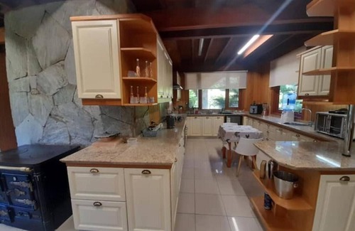 Puerto Varas House | Impresionante Casa con Vista al Lago y Volcanes