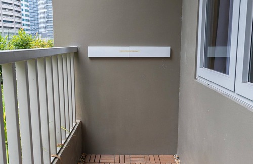Salcedo Village Apartment | Luxury Cozy Stylish Loft in Makati