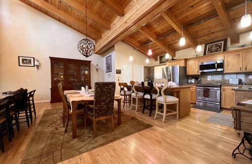 Round Hill Village House | Lx121 Pristine Tahoe Experience