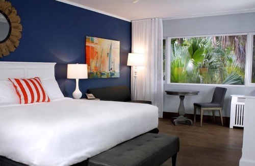 Marathon Resort | Making The Best Memories Along The Way! 2 Comfortable Units, Pool, Free Parking