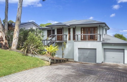 Mollymook Beach House | McGrath welcomes you to Hook Wine And Sinker