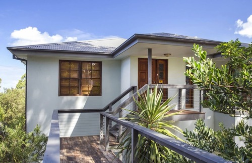 Mollymook Beach House | McGrath welcomes you to Hook Wine And Sinker