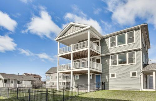 Narragansett House | Narragansett Home with Scenic Views Walk to Beach!