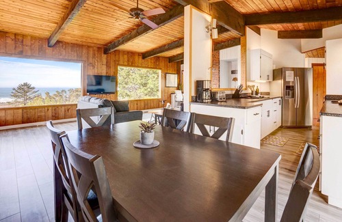 Gold Beach House | 'Ocean Vista' Gold Beach Getaway!