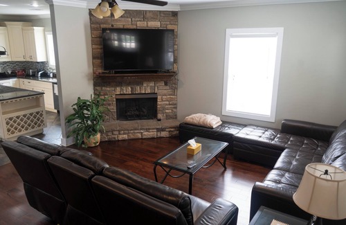 Edgehill House | Spacious property, perfect for large group trips - 5 minutes to Broadway
