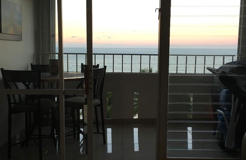Vilomar Apartment | Stunning view! Beachfront apartment in Playa Azul 1 with cable & Wifi
