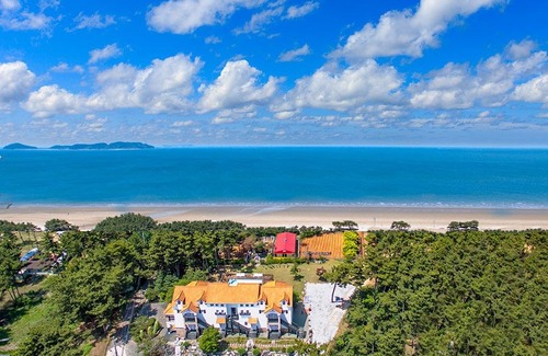 Sanha-ri Hotel | Taean Red Balloon Pension