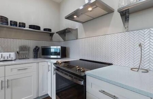 Chestnut Hill Apartment | The Record House near the Heart of Music City