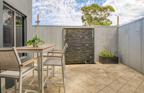 Stirling House | The Stirling Experience the Sea to City Lifestyle