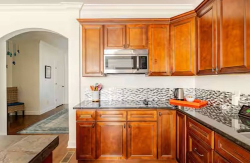 Buena Vista House | THIS IS IT! Location, luxury and room for 12 in actual beds!