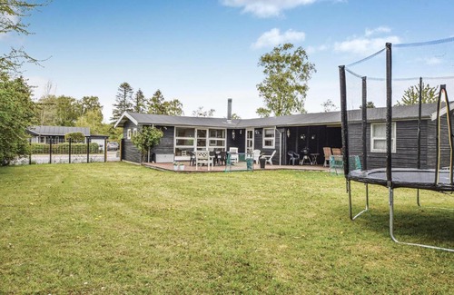 Juelsminde House | Two-Bedroom Holiday Home in Juelsminde