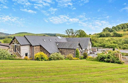 Devils Bridge House | Wonderful villa for 19 guests with WIFI, hot tub and pets allowed