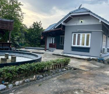 Khu Khot House | บ้านสวนริมน้ำ