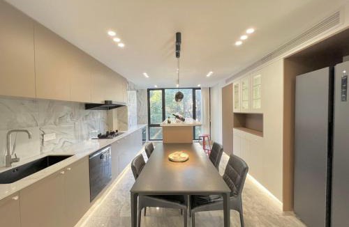 Jing'an Apartment | 上海静安寺南京西路奢华一房