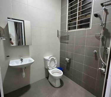 Kluang House | 简 民宿 居銮绿园 J Home Kluang Indah