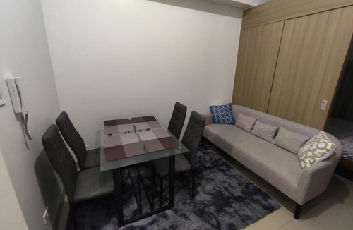 Barangay 76 Apartment | 1 bedroom w/ Balcony, 120mbps internet & Netflix.