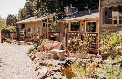 Gold Beach Bed & Breakfast | 102 m² Bed and breakfast ∙ 3 bedrooms ∙ 8 guests