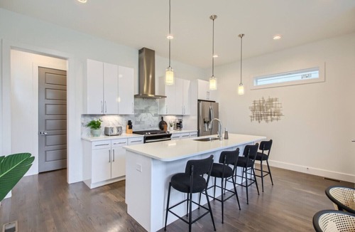 Hurwood Heights House | 11- Modern Retreat - The Music City Collection