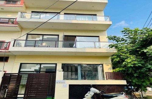 Sushant Lok Apartment | 134 m² Apartment ∙ 9 guests