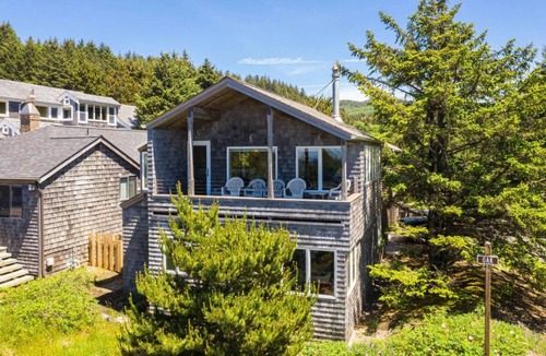 Cannon Beach House | 163 m² House ∙ 4 bedrooms ∙ 9 guests