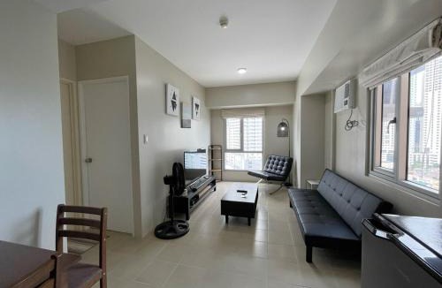 Pio del Pilar Apartment | 1BR Avida San Lorenzo Condo w Parking WiFi Tower 2 in Makati City